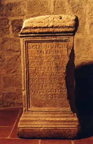 antico altare dedicato al dio Mitra